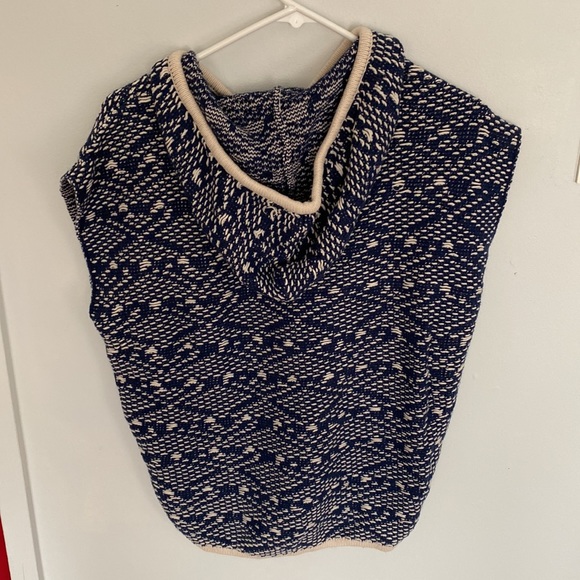 Ecote knitted sleeveless pullover with hood. Size M - Picture 3 of 3